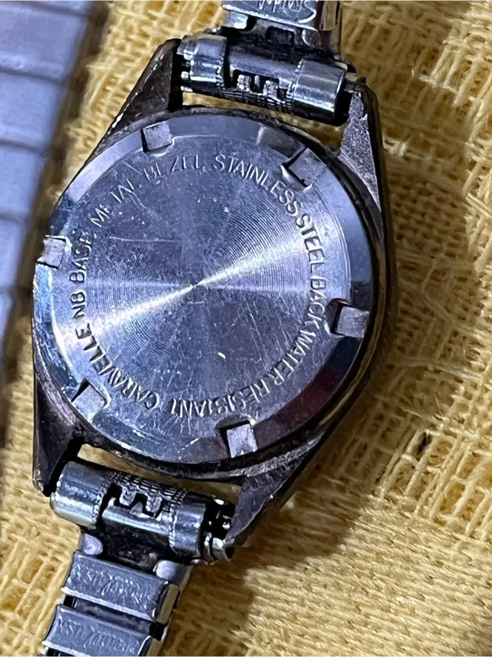 Vintage 1978 Caravelle by Bulova Ladies Quartz Watch - N8 Silver Tone